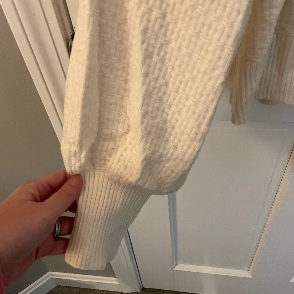 Express V-Neck Bow Cardigan - Picture 4 of 6